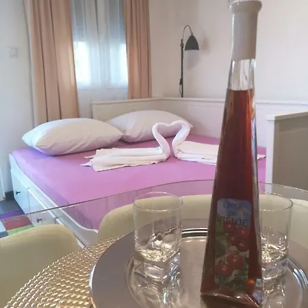 Studio Apartman Zlatno More * Kastela